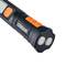 Zaklamp met OSRAM-logo en twee ronde lampen aan de voorkant. Zwarte behuizing met oranje accenten.