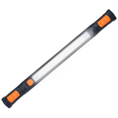 Een lange, smalle LED-armatuur met een zwarte behuizing en oranje eindkappen. Hij is ontworpen voor brede verlichting.