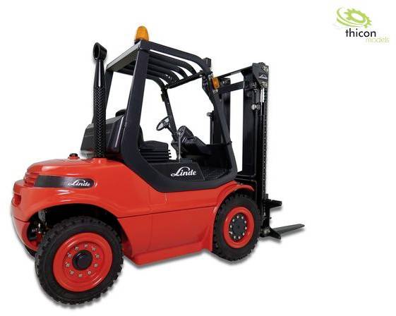 Een rode heftruck met een zwart dak en zwarte wielen, gezien van opzij. Merk-logo's ''Linde'' en ''thicon models'' zichtbaar.