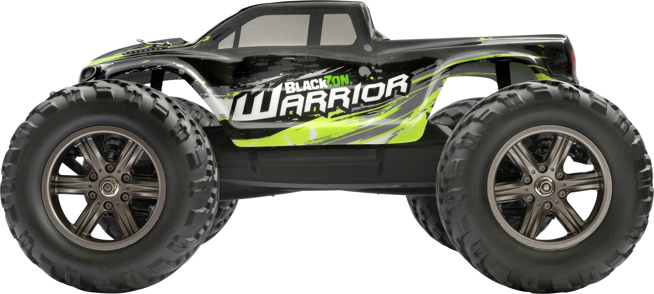 Een afstandsbediend auto, model 'Blackzon Warrior', in zwart en groen met grote banden op een witte achtergrond.