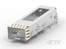 Een rechthoekige metalen stekker met meerdere pinnen en een rechthoekige opening, geschikt voor elektronische apparaten en verbindingen.