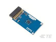 Een blauwe elektronische printplaat met meerdere gouden aansluitingen en een centraal geplaatste chip, vermoedelijk een sensor of module.