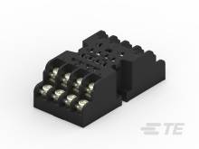 Een zwarte elektrische connector met vier aansluitingen, elk voorzien van metalen contacten, voor het verbinden van elektrische leidingen.