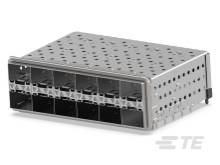 Een rechthoekig, zilver metalen rooster dat eruitziet als een connector of onderdeel van een technische voorziening.