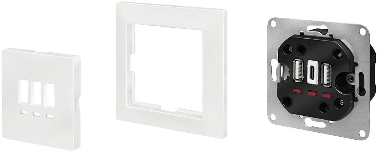 Driedelig stopcontactset: basisplaat, wit frame en afdekplaat met drie openingen.