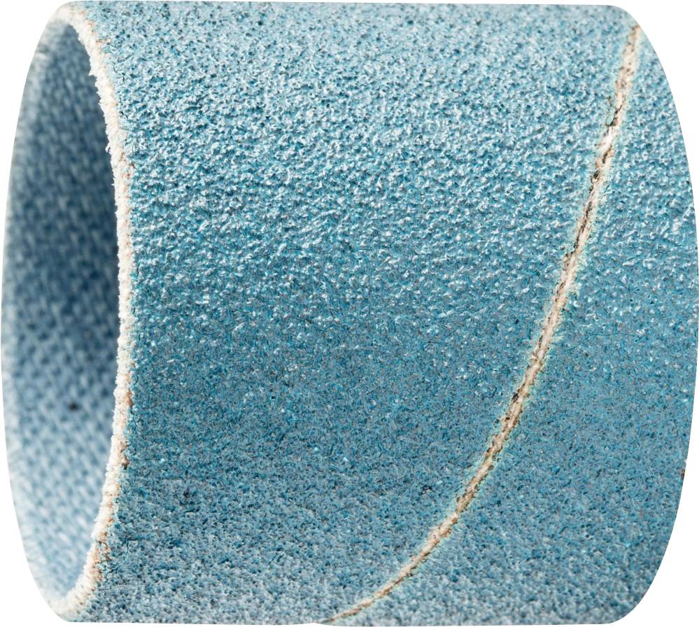 Een blauw schuurlint met een fijne korrel en diagonaal naatvormig patroon, in cilindrische vorm, geschikt voor schuurwerkzaamheden.