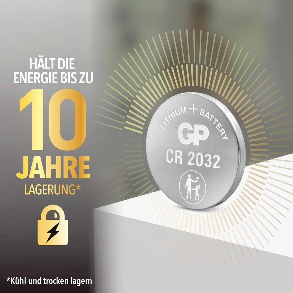Reclamegrafiek van een GP Lithium-batterij CR2032 met tekst: 'Behoudt de energie tot 10 jaar opslag*', opmerking 'Koel en droog opslaan'.