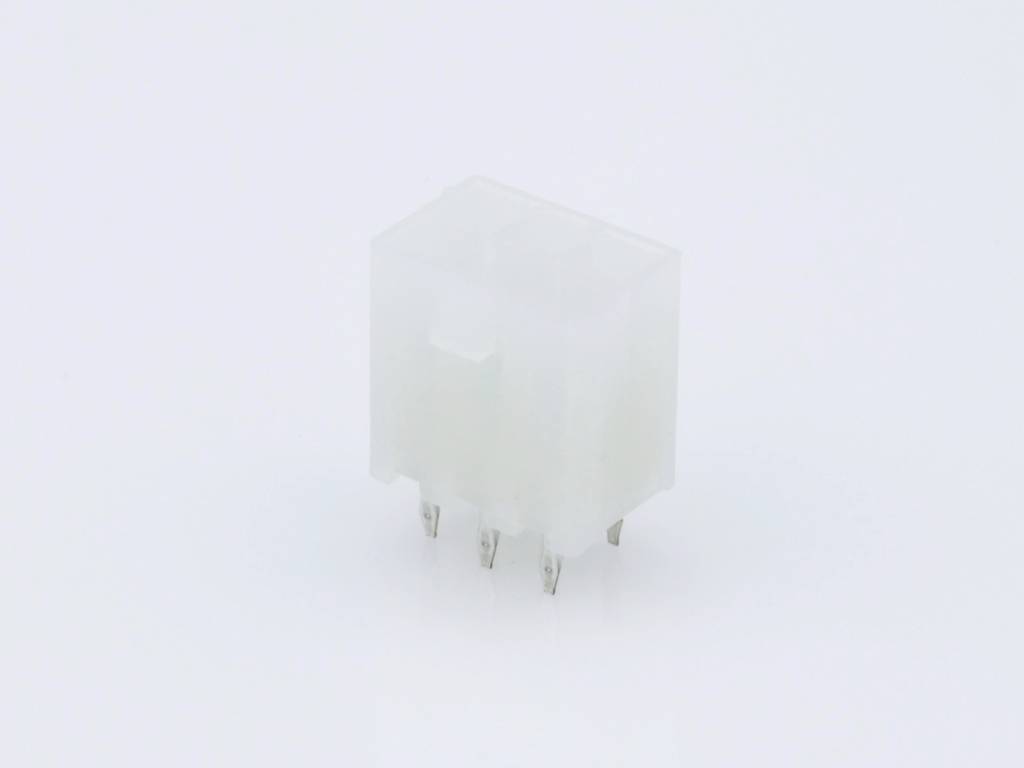 Een witte, vierkante kunststof stekker met zes metalen pinnen, geschikt voor elektronische verbindingen op printplaten.