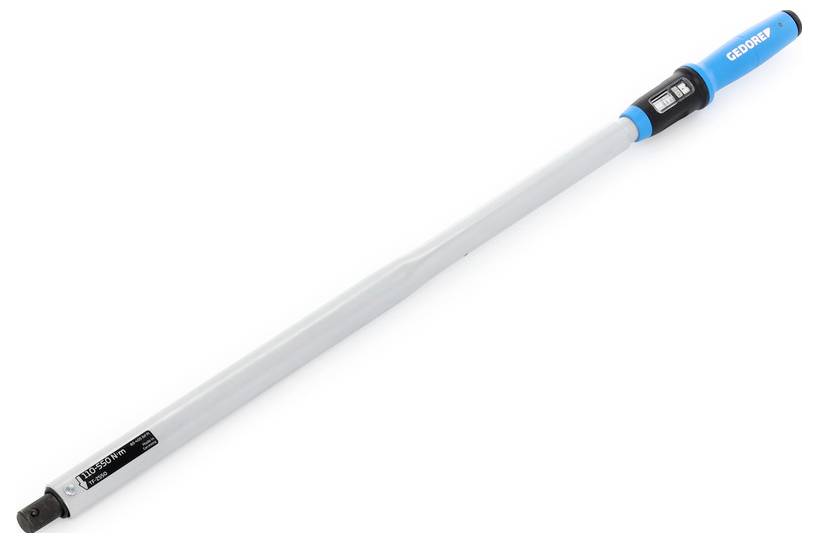 Verstelbare verlengsteel met een blauwe handgreep en een metalen steel, gebruikt voor schilderen of schoonmaken van moeilijk bereikbare plekken.