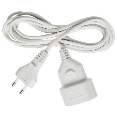 Witte elektrische voedingskabel met Europese tweepolige stekker en socketadapter, opgerold en samengebonden op witte achtergrond.