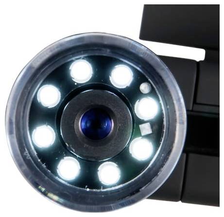 Close-up van een beveiligingscameralens met acht heldere infrarode LED's rond de centraalgelegen lens.