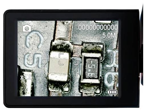 Digitaal camerasherm met een close-up van elektronische componenten op een printplaat, met camerapictogrammen op het scherm en '5.0M' resolutietekst.