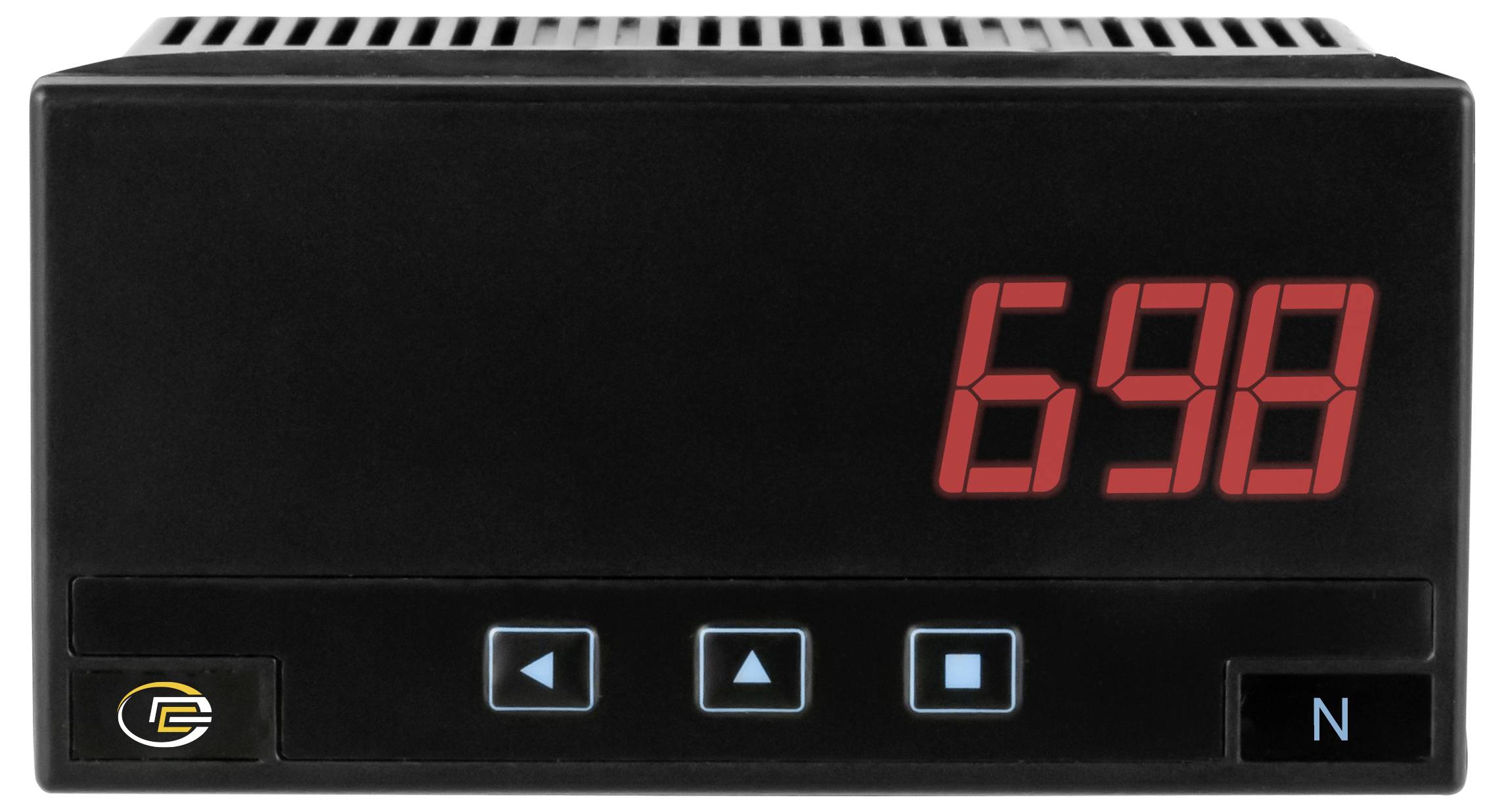 Zwart digitaal bedieningspaneel met rood zevensegmentendisplay dat '698' weergeeft, drie blauwe pijl-/vierkanteknoppen en een 'N'-indicator aan de rechterkant.