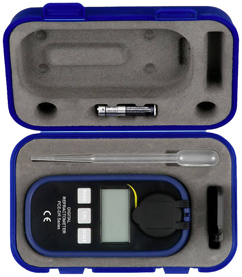 Digitale refractometer in transportbox met pipet en batterij. Apparaat geschikt voor het meten van vloeistofconcentraties.