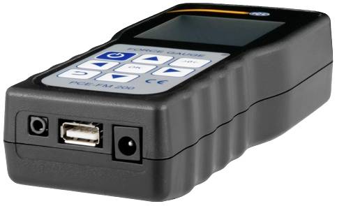 Draagbaar krachtmeetapparaat met display en bedieningsknoppen, USB-aansluiting zichtbaar.