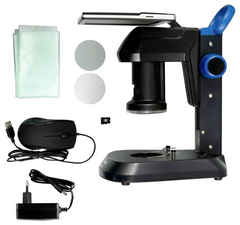 Zwarte desktopscanner kit met documenthouder, twee schoonmaakdoekjes, USB-muis vormige accessoire, voedingsadapter en twee ronde schijven op witte achtergrond