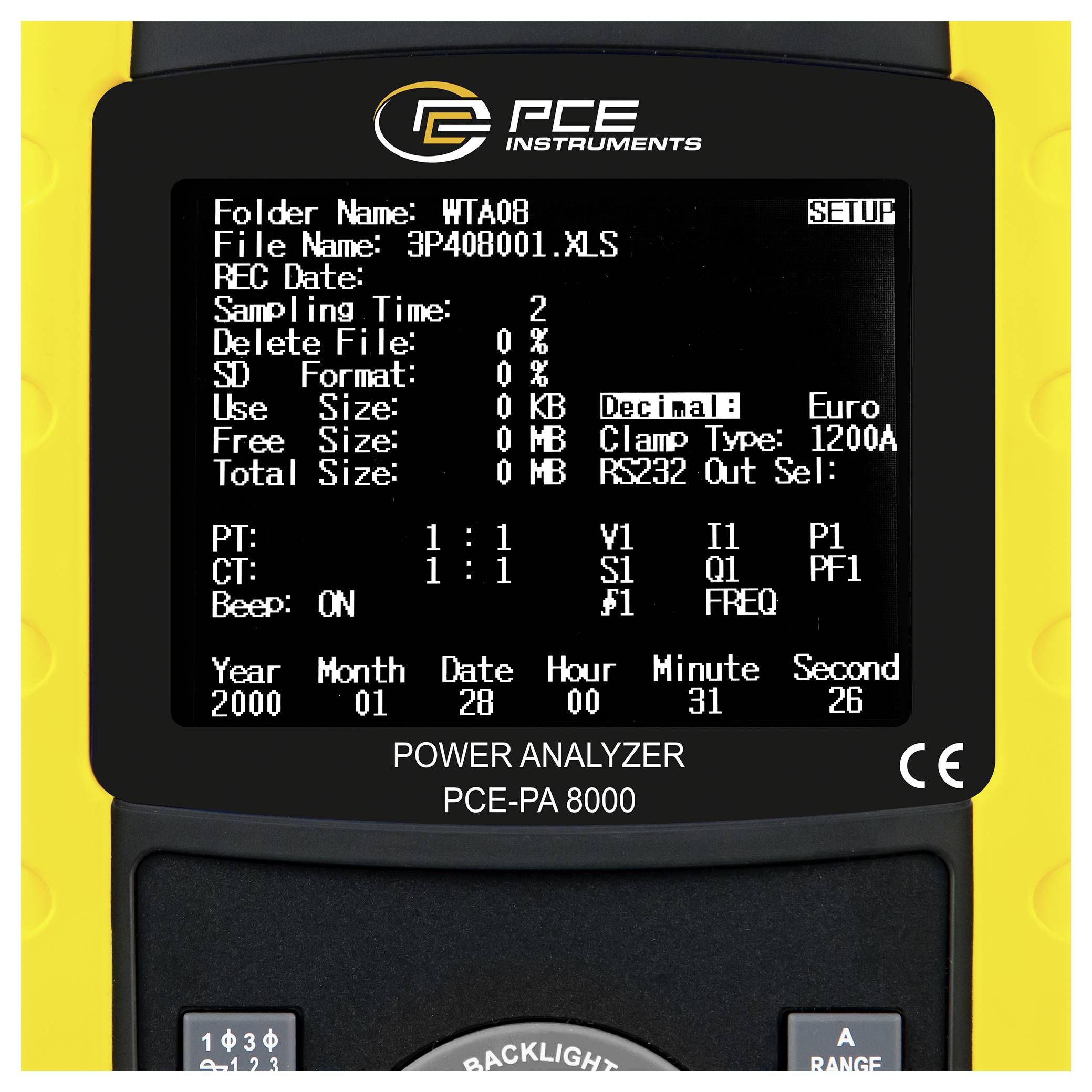 Close-up van een PCE Instruments stroommeter-display met instellingen/configuratie, inclusief bestandsnaam '3P408001.XLS', klemtype 1200A, en datum 2000-01-28.