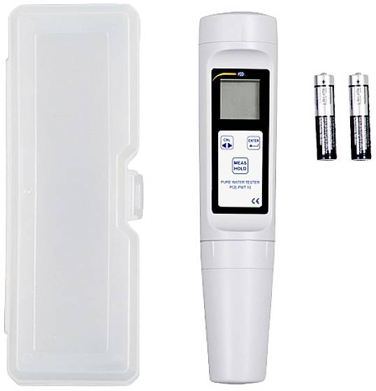 Digitaal waterkwaliteitsmeetapparaat met display, batterijen en opbergdoos. Meet pH-waarde en andere parameters.