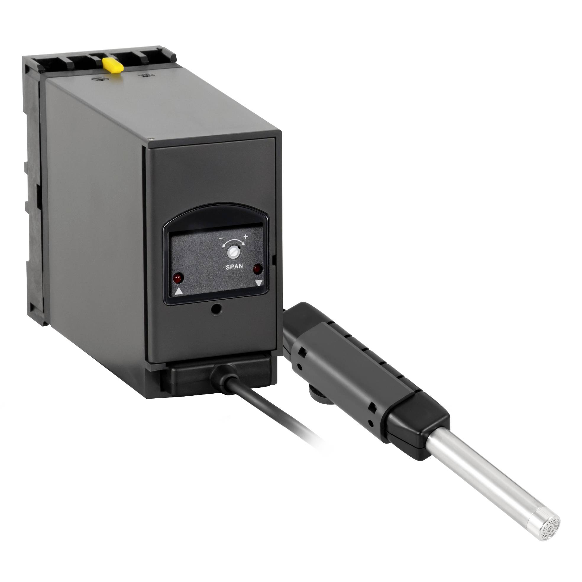 Industriële regelmodule met een gelabelde 'SPAN'-schakelaar en indicatorlampen, verbonden met een sensor die uit de module uitsteekt.