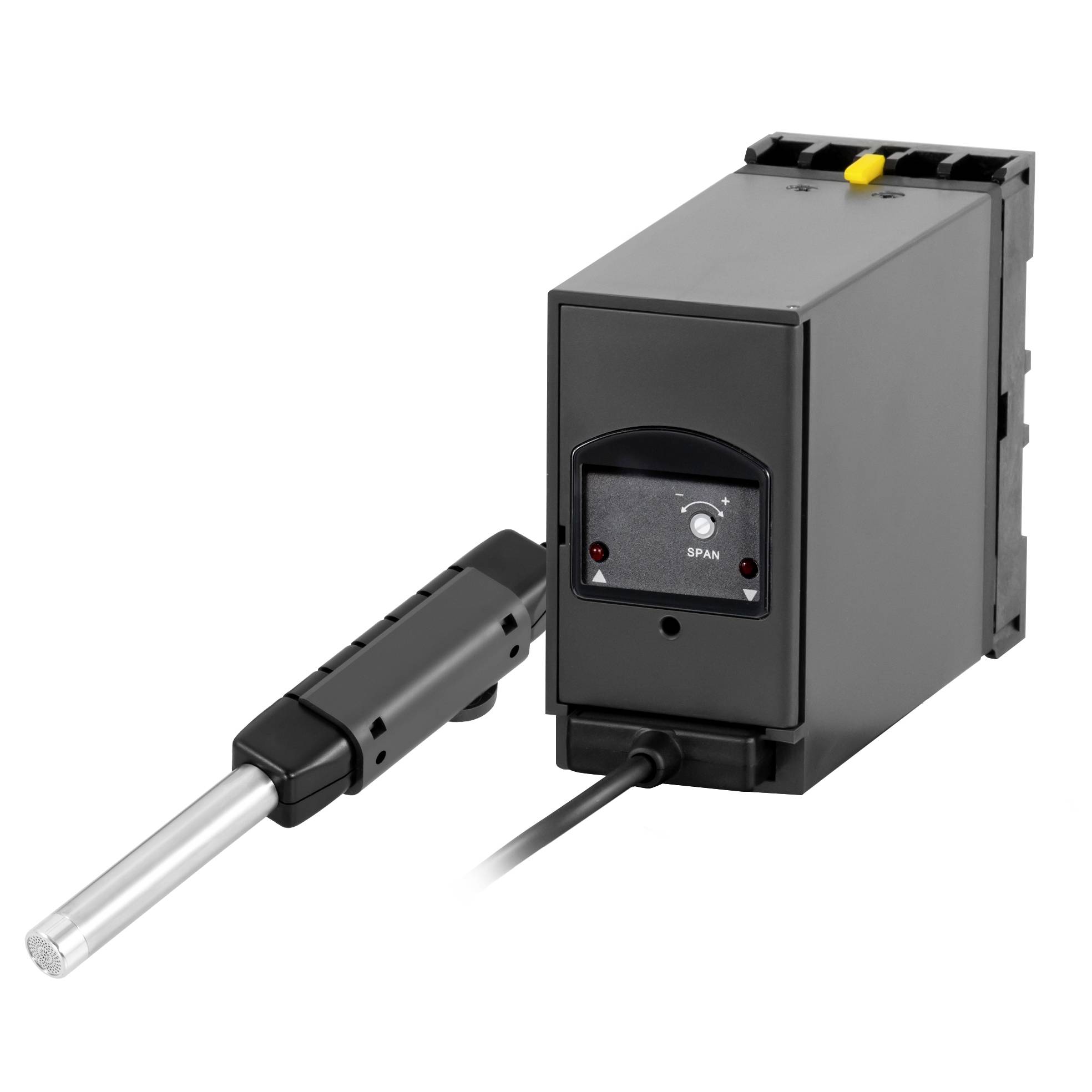 Industriële gasdectectormodule met aangesloten probesensor en kabel op een witte achtergrond.