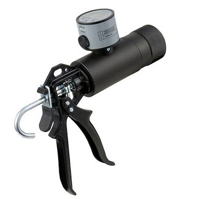 Zwarte caulkingpistool met een cilindrische patroonhouder en metalen haak, weergegeven op een witte achtergrond.