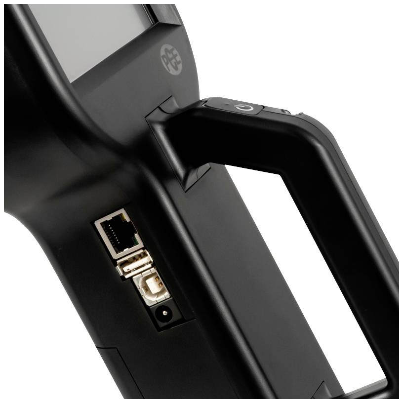 Een zwart elektronisch apparaat met een handgreep toont twee aansluitingen: een Ethernet-poort en een USB-poort.