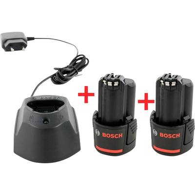 Een oplader met een stroomkabel en twee zwarte Bosch-accu's. De achtergrond is neutraal, en de afbeelding benadrukt de oplaadaccessoires.