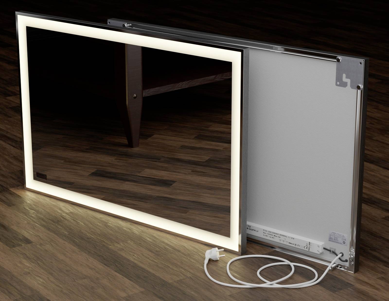 Verlichte spiegel op houten vloer, achterkant zichtbaar met stroomkabel. Toont modern design en toepassingsflexibiliteit.