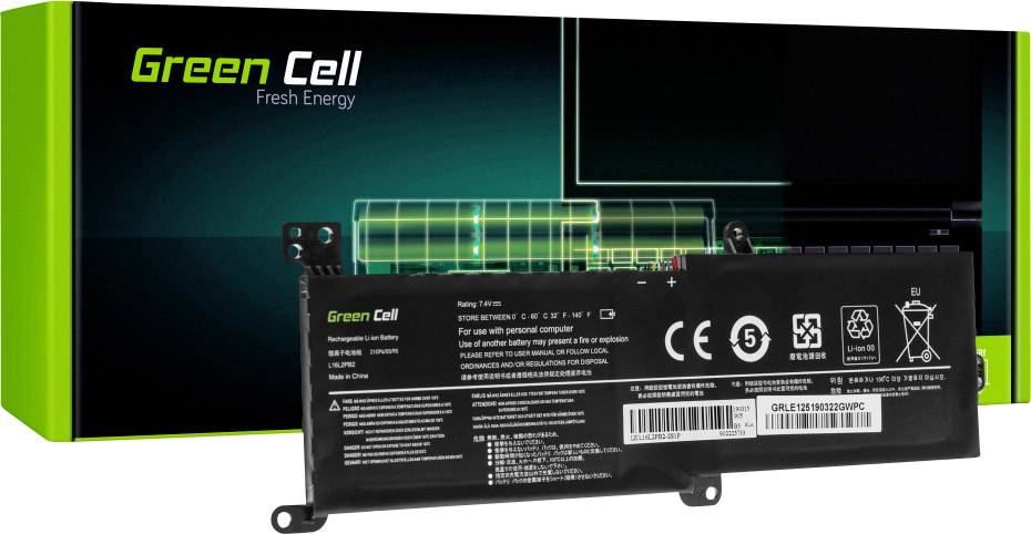 Een laptop-accu van 'Green Cell' voor een verpakking. De accu toont symbolen voor spanning en capaciteit. Verpakking op de achtergrond.
