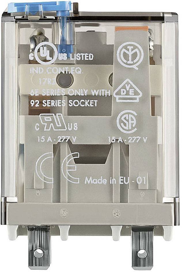 Industrieel schakelrelais met transparante behuizing, voorzien van verschillende certificeringstekens, spanning: 15 A, 277 V.