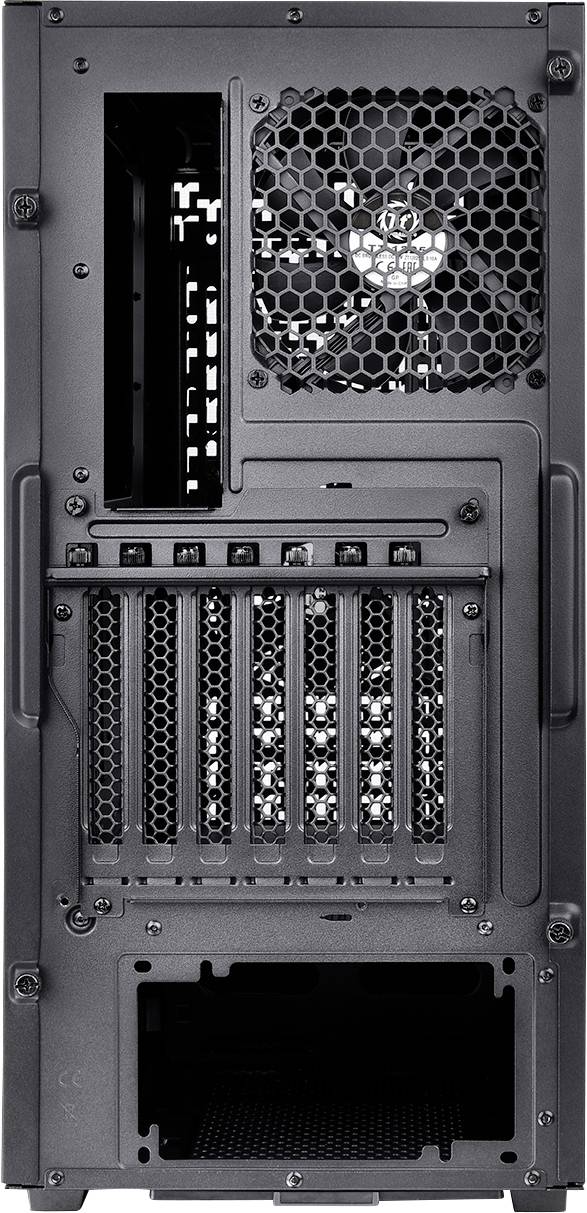 Achterkant van een computerbehuizing met ventilatieopening bovenaan, meerdere PCI-sleuven en voedingsunit-opening onderaan.
