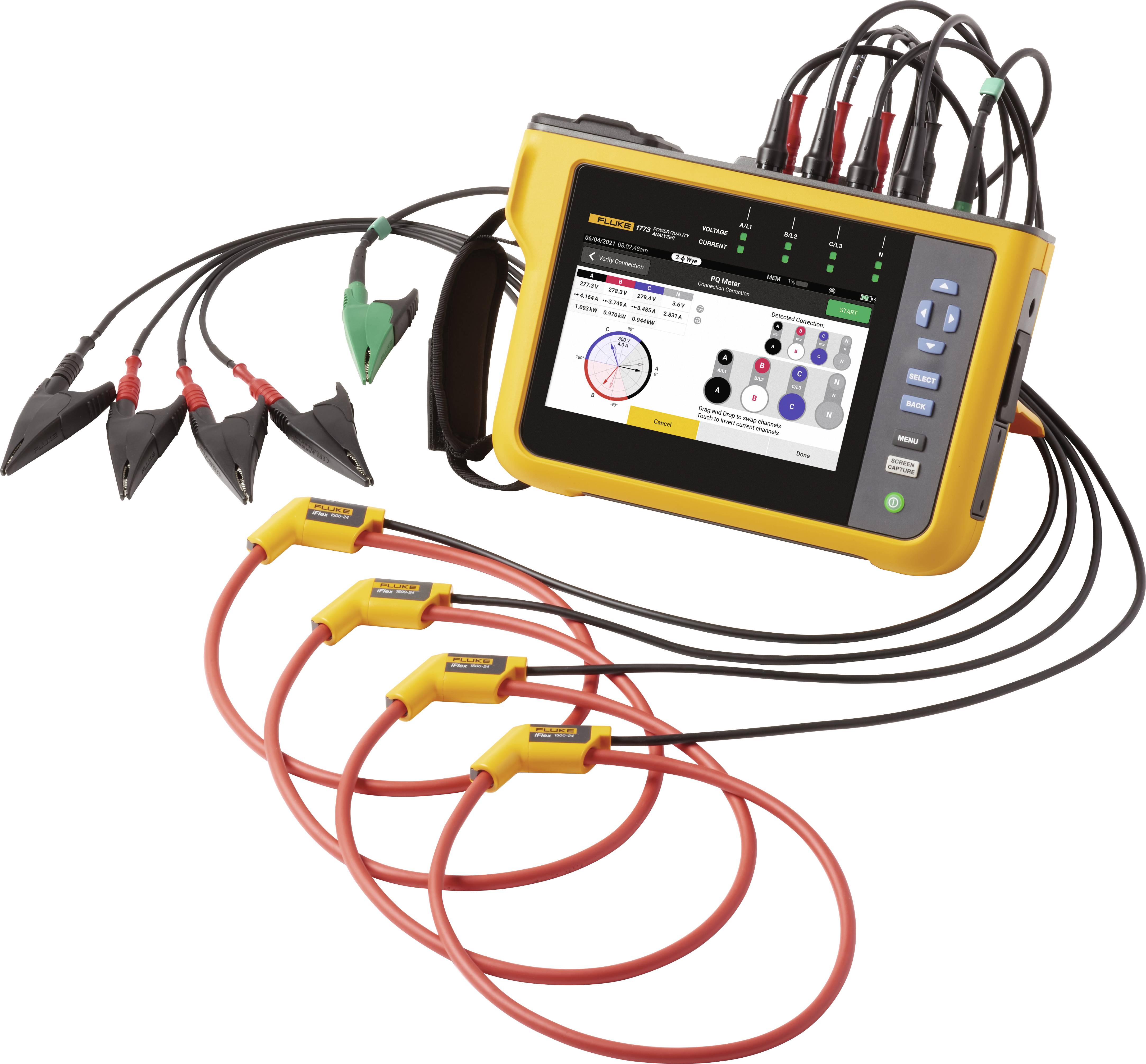 Draagbaar elektrisch meetapparaat met meerdere kabels dat spanning en stroom meet. Displays tonen meetwaarden en diagrammen.