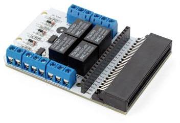 Een computer-uitbreidingskaart met blauwe aansluitklemmen en zwarte relais, geschikt voor integratie in elektronische schakelingen.