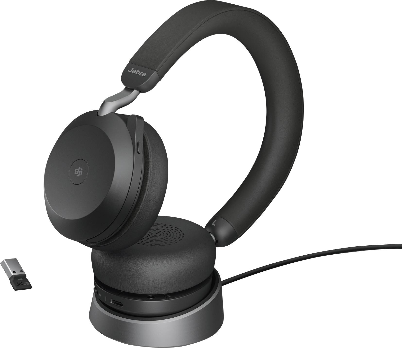 Draadloze zwarte koptelefoon van Jabra op een laadstation, met een USB-dongle ernaast.