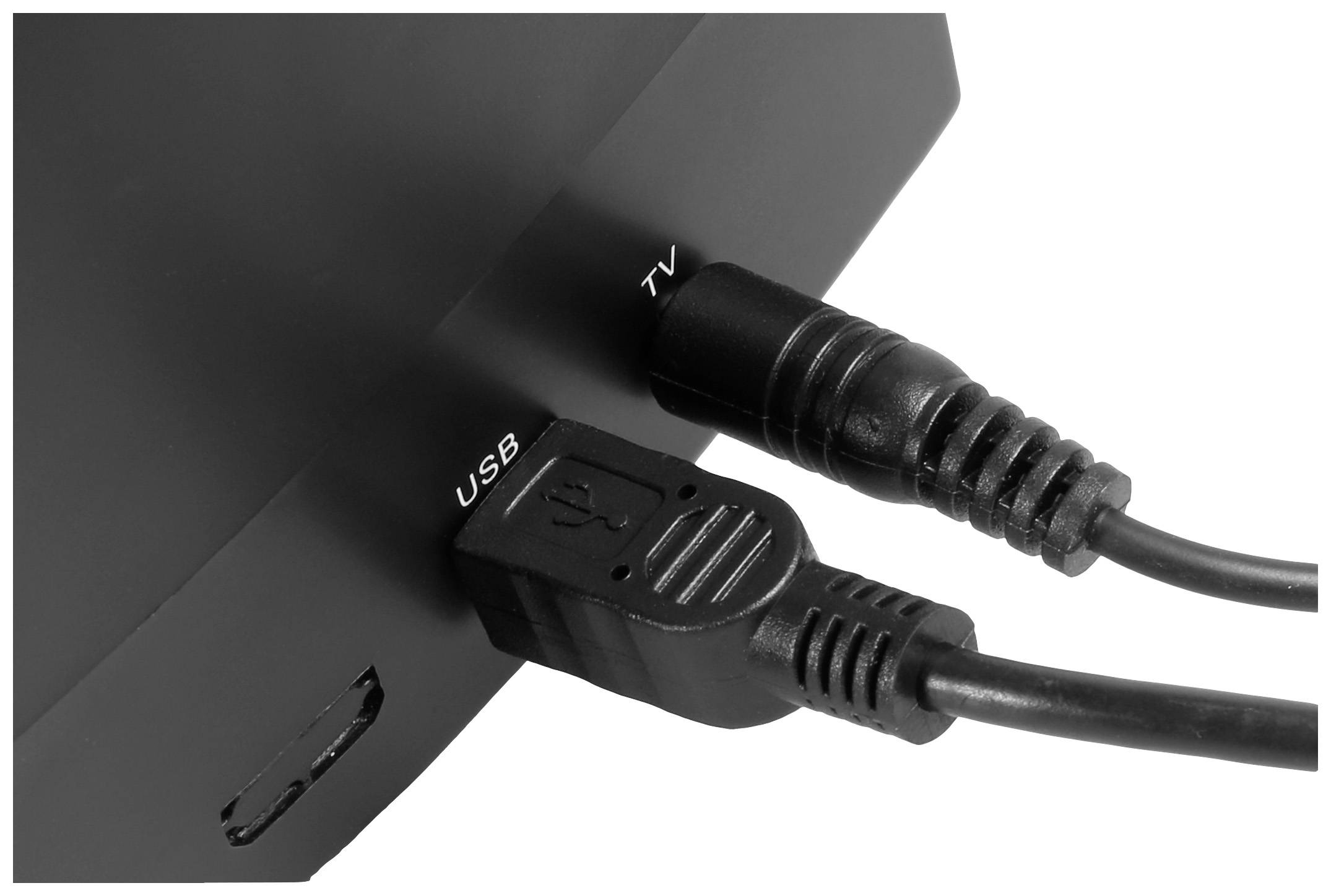 Twee kabels zijn in een apparaat gestoken: Een USB-kabel en een TV-kabel. Ze zorgen voor de verbindingen met andere apparaten.