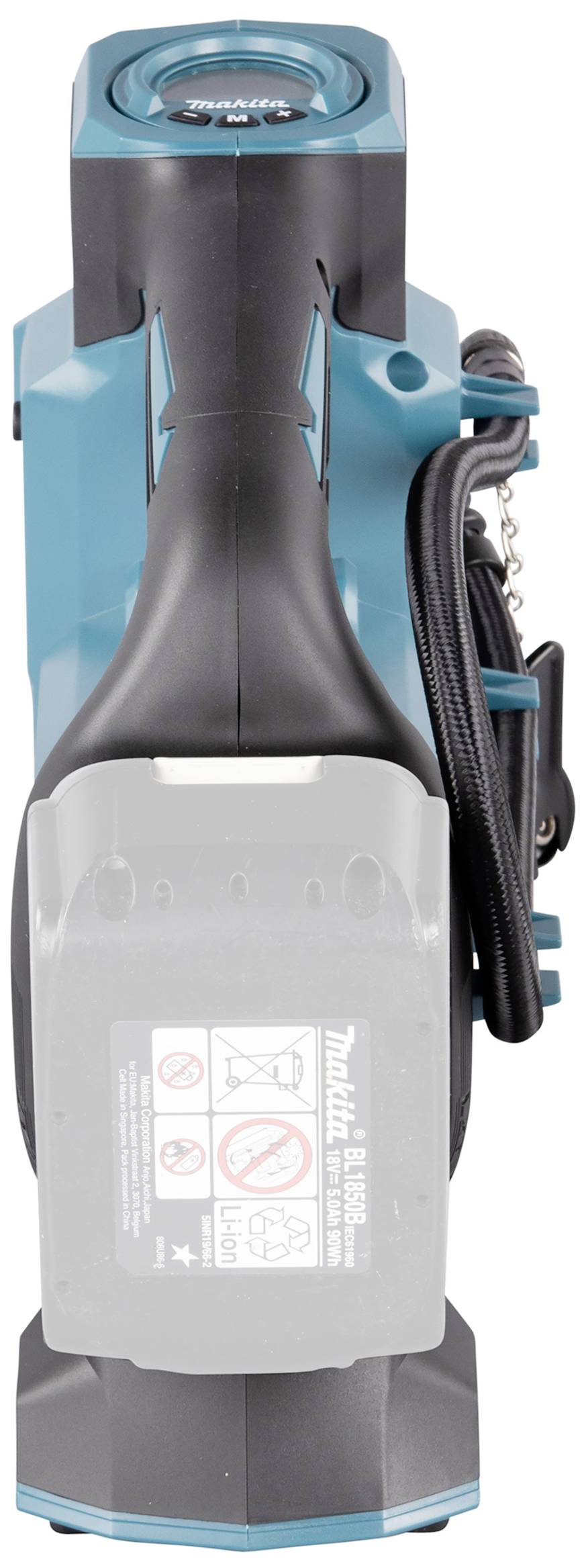 Een blauw-zwart elektrisch gereedschap, waarschijnlijk een stofzuiger-achtig apparaat met opschrift en kettingen bevestigd aan de behuizing.