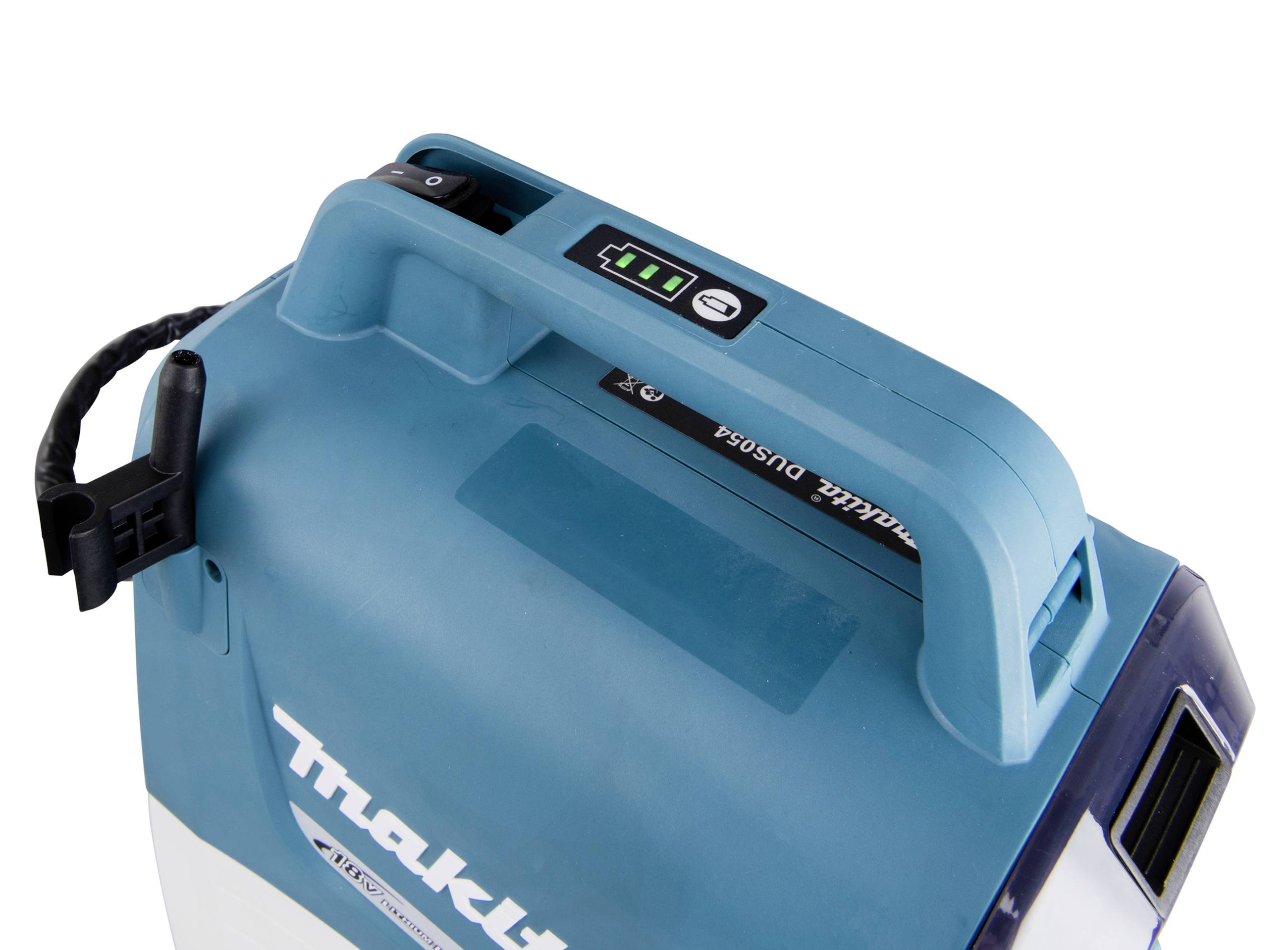 Een industriële stofzuiger met een blauwe behuizing, handgreep en digitale display. Markering toont 'Makita LXT'.