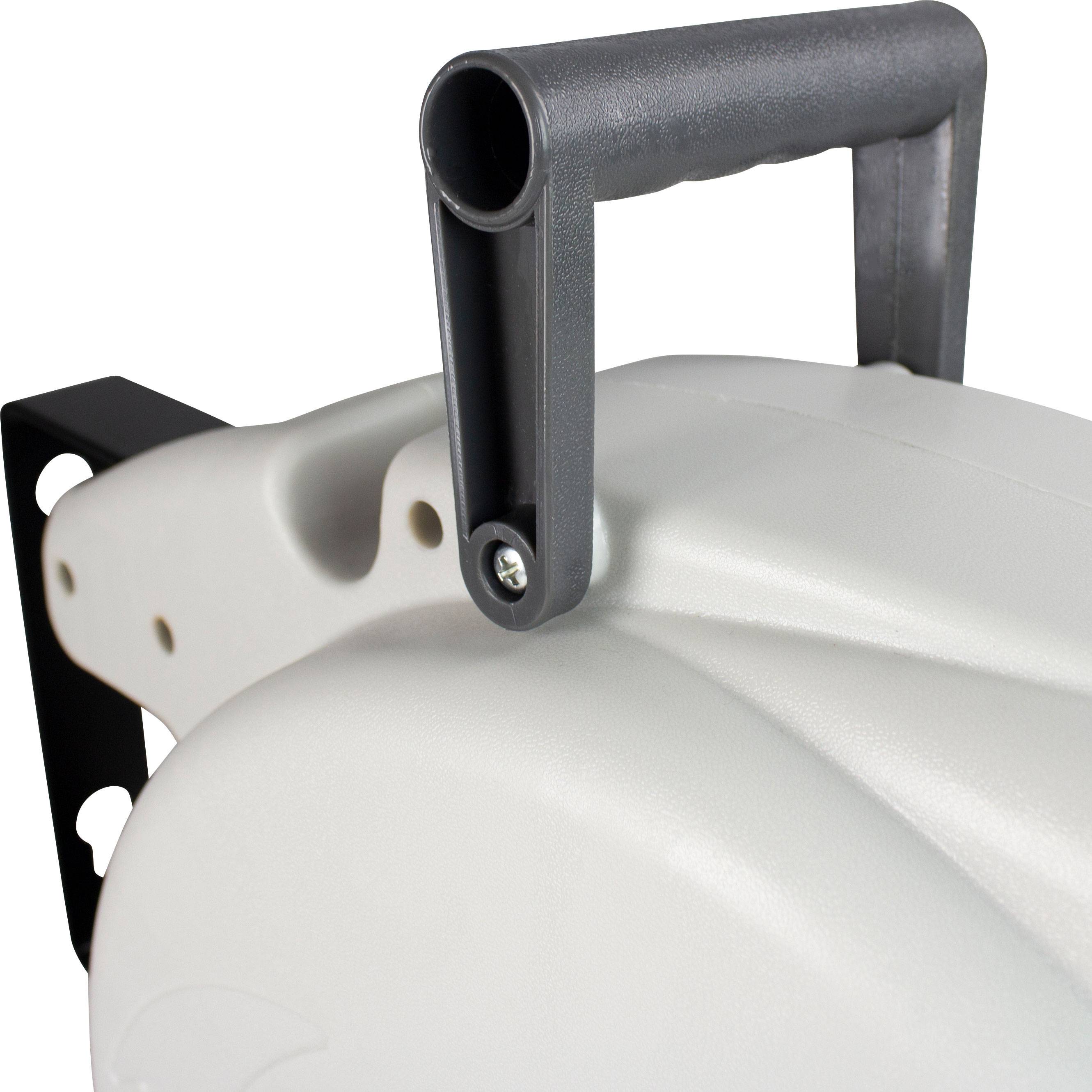 Een wit, gebogen apparaat met een zwarte ergonomische handgreep. Het lijkt een bevestigingssteun voor wandmontage te hebben.