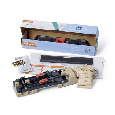 Op de afbeelding zijn de onderdelen van een tv-wandsteun-set te zien, inclusief bevestigingsmaterialen, handleiding en verpakking.