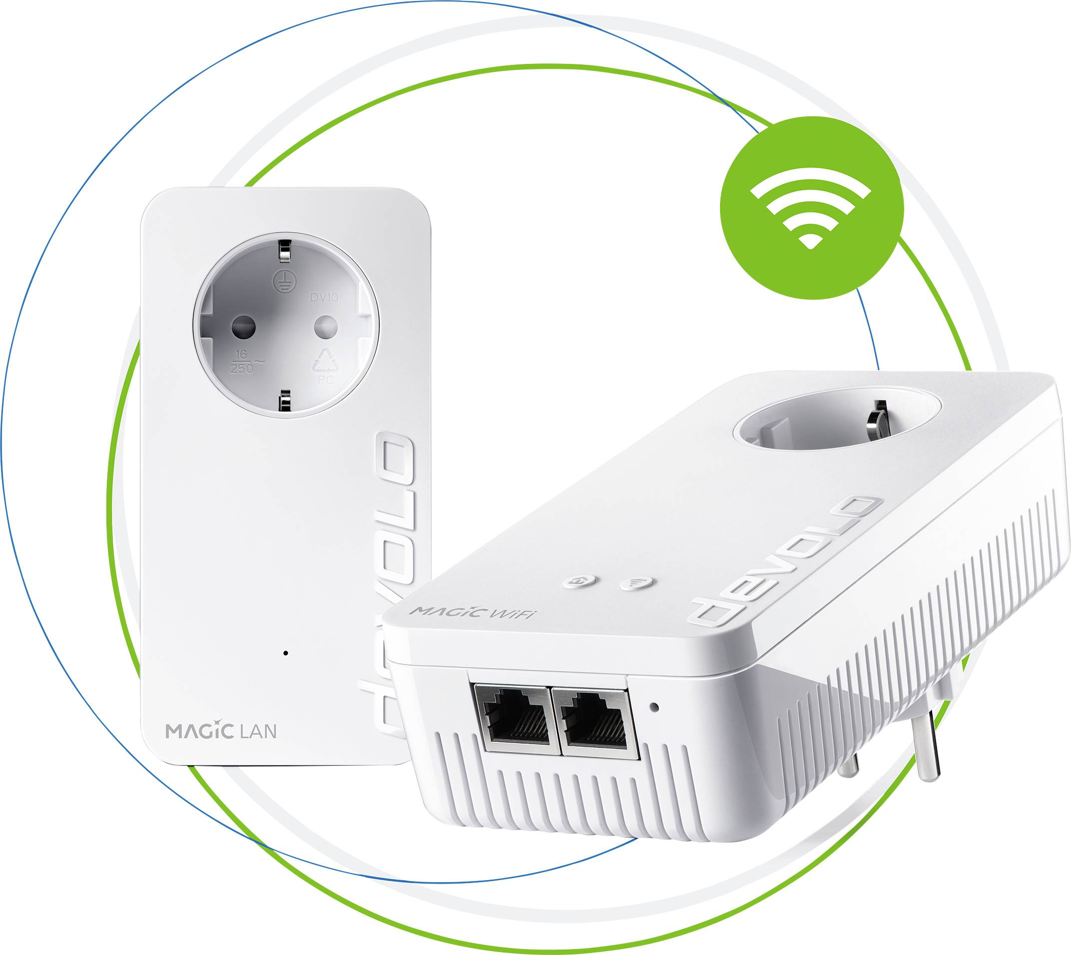 Twee witte Powerline-adapters van Devolo, waarvan een met WiFi-symbool. De adapter links heeft een stopcontact. Verbinding via het stroomnetwerk.