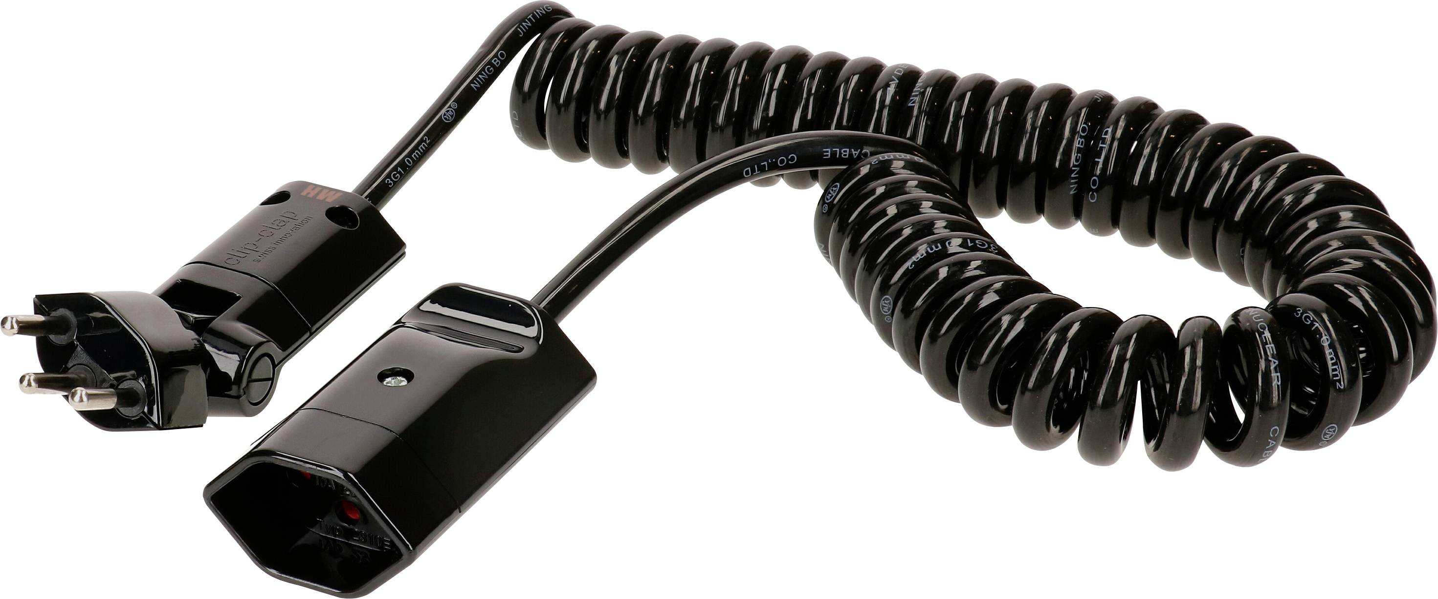 Een zwarte spiraalvormige kabel met twee stekkers, die wordt gebruikt voor stroomvoorziening.