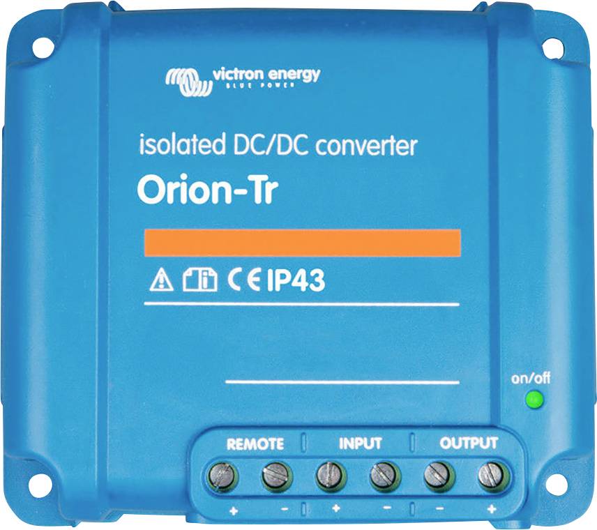 Blauwe 'Orion-Tr' DC/DC-converter van Victron Energy. Toont symbolen voor CE, IP43 en een aan-/uitschakelaar. Aansluitingen voor afstandsbediening, ingang en uitgang.