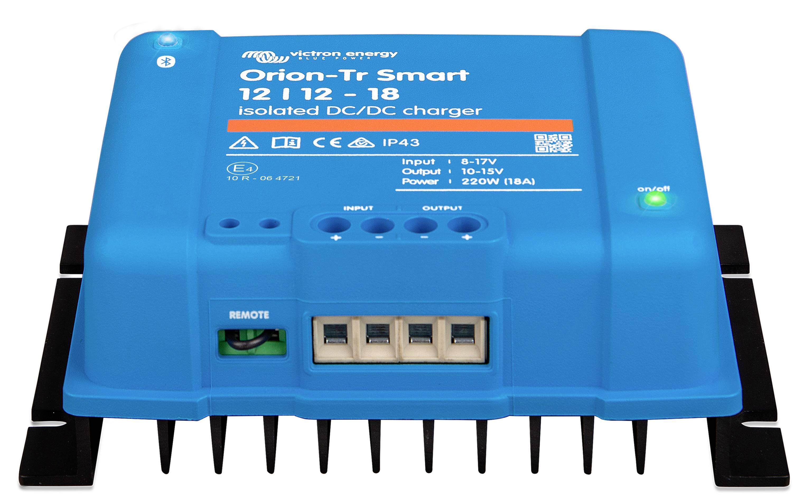 'Orion-Tr Smart 12 | 12 - 18 geïsoleerde DC/DC-lader van Victron Energy, met blauwe behuizing, ingang/uitgang poorten en LED-indicatoren.'