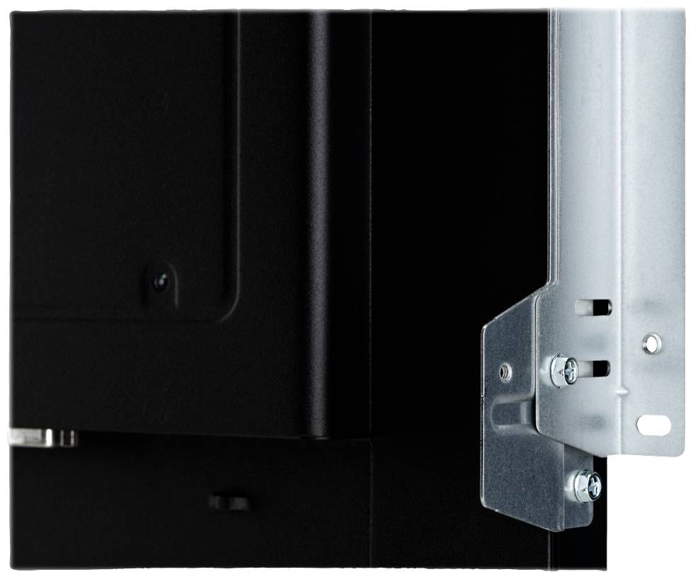 Zwart metalen behuizing met zilveren beugel en schroeven aan de rechterkant, tegen een witte achtergrond.