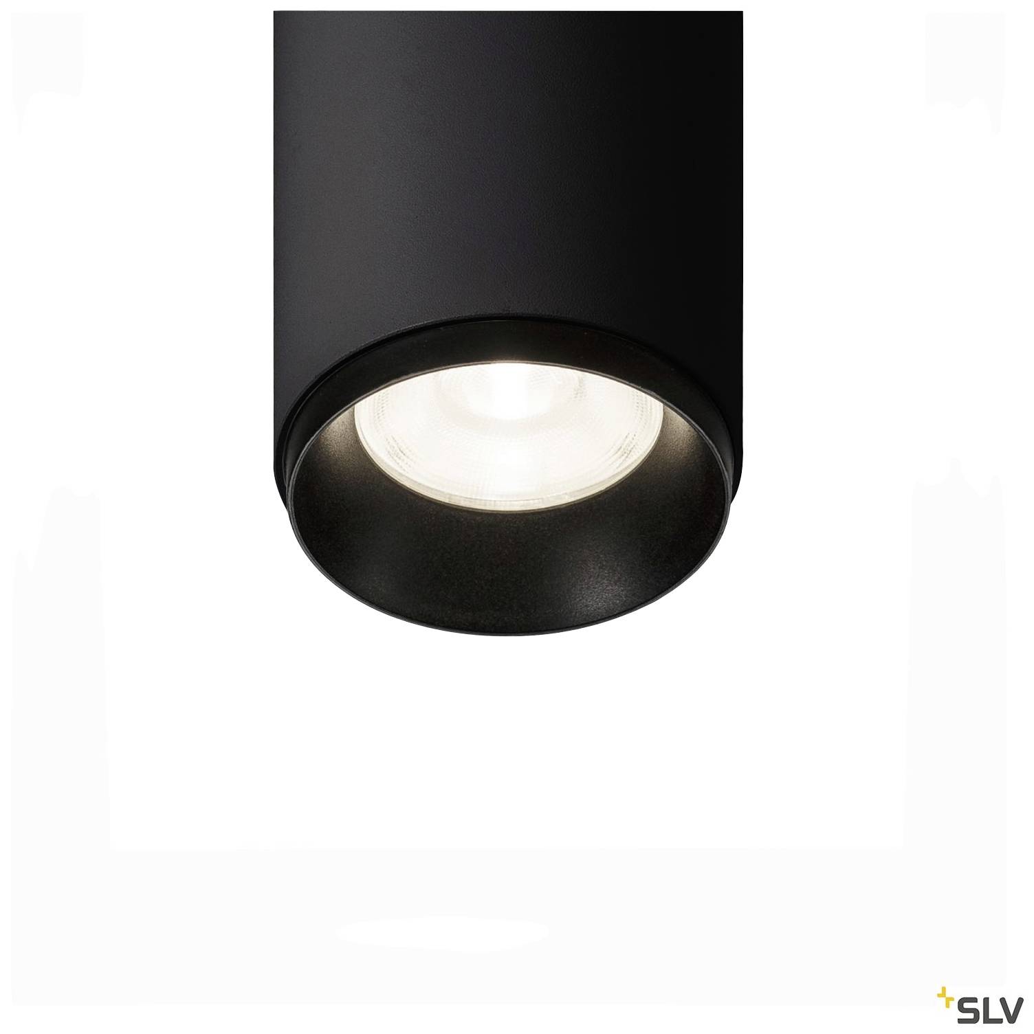 Een zwarte, cilindrische plafondlamp van SLV, die neerwaarts gericht licht uitstraalt.