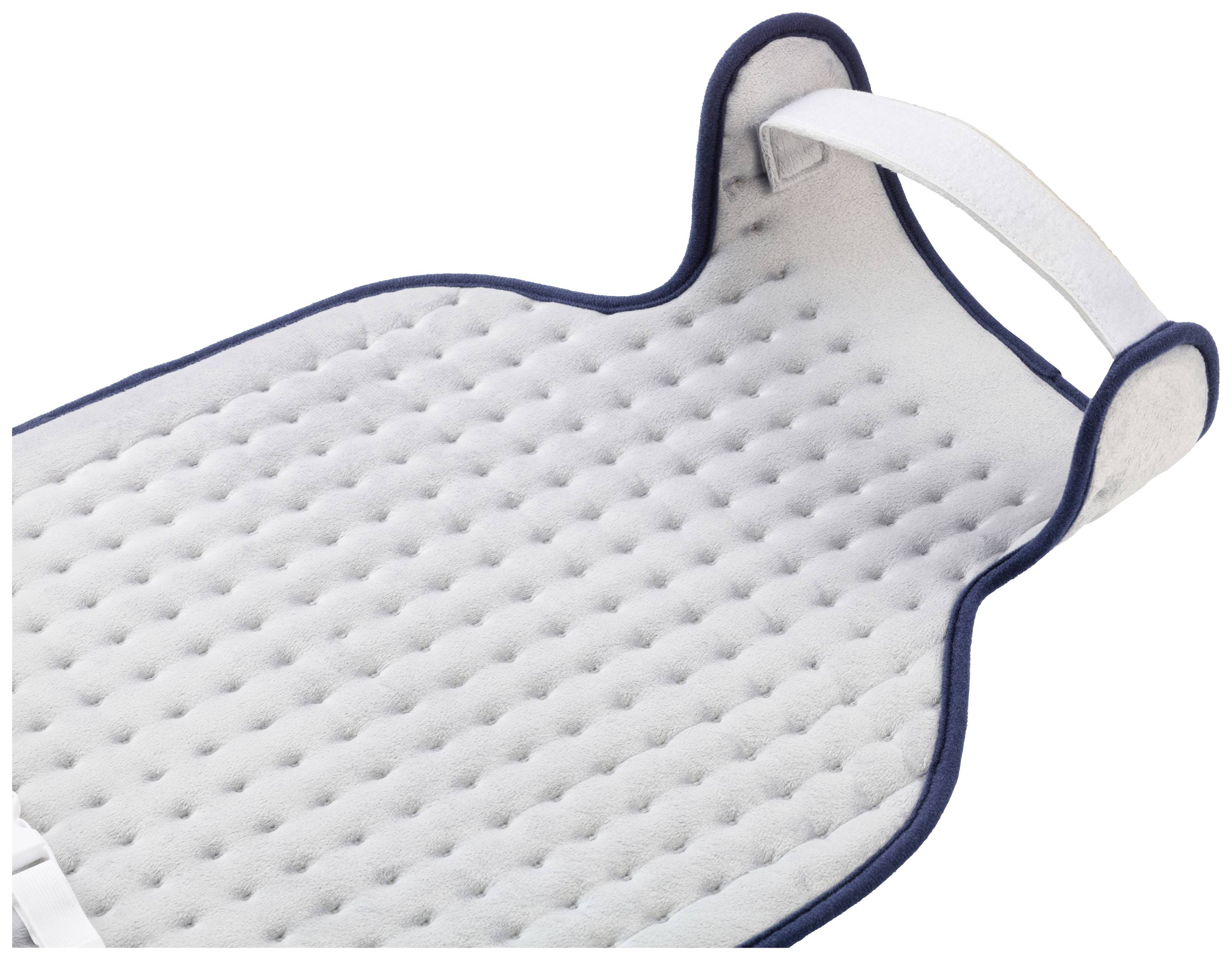 Een wit, gewatteerd warmtekussen met blauwe randen en een bevestigingsriem, ligt plat uitgespreid op een oppervlak.