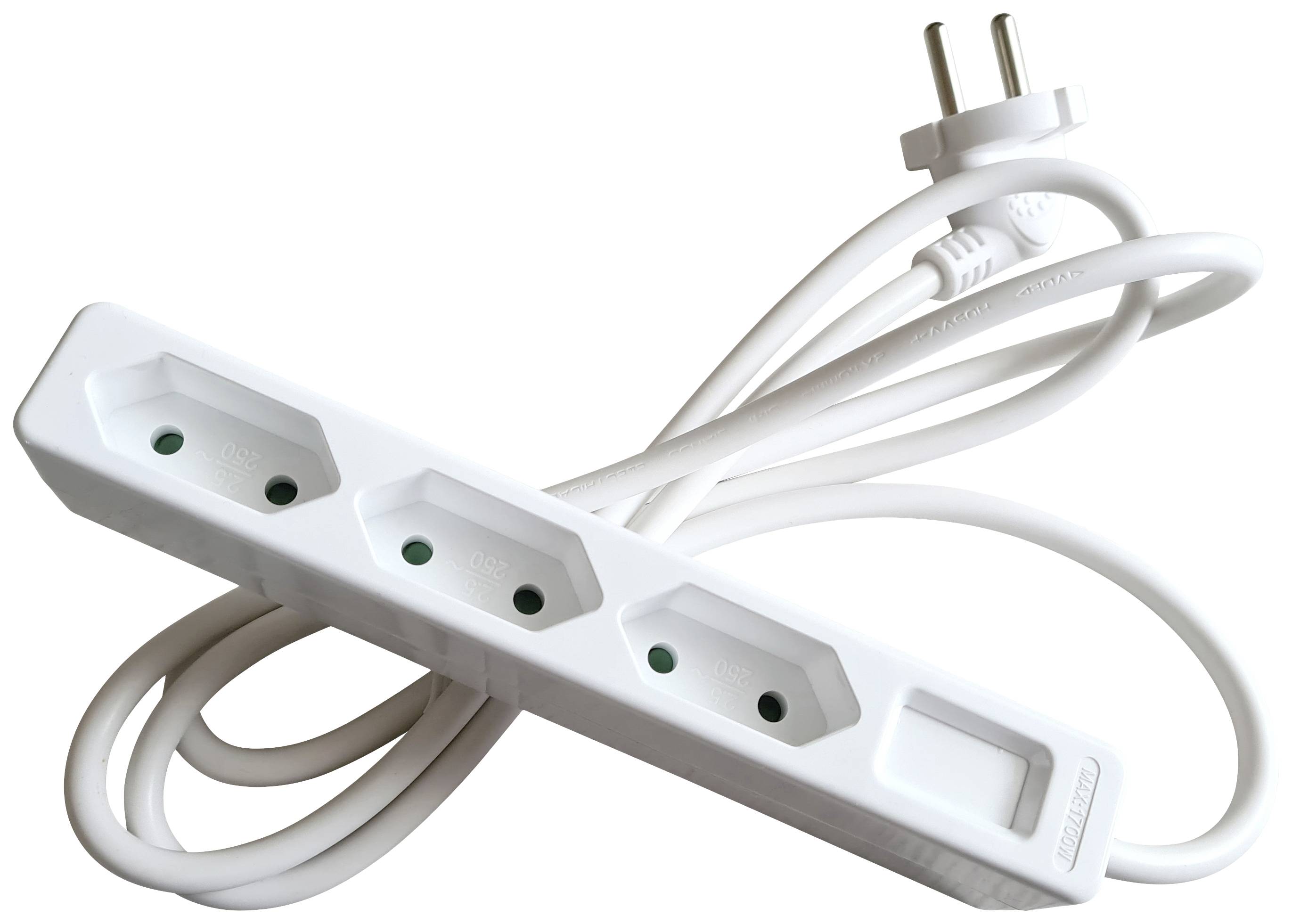Witte stekkerdoos met drie aansluitingen en aangesloten kabel, geschikt voor het uitbreiden van een stroomvoorziening, tegen een witte achtergrond.