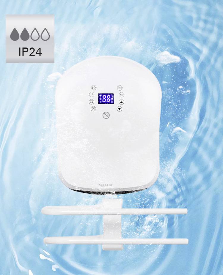 Elektrische handdoekradiator op blauwe achtergrond, waterdicht volgens IP24-standaard, met digitaal display en meerdere functies.