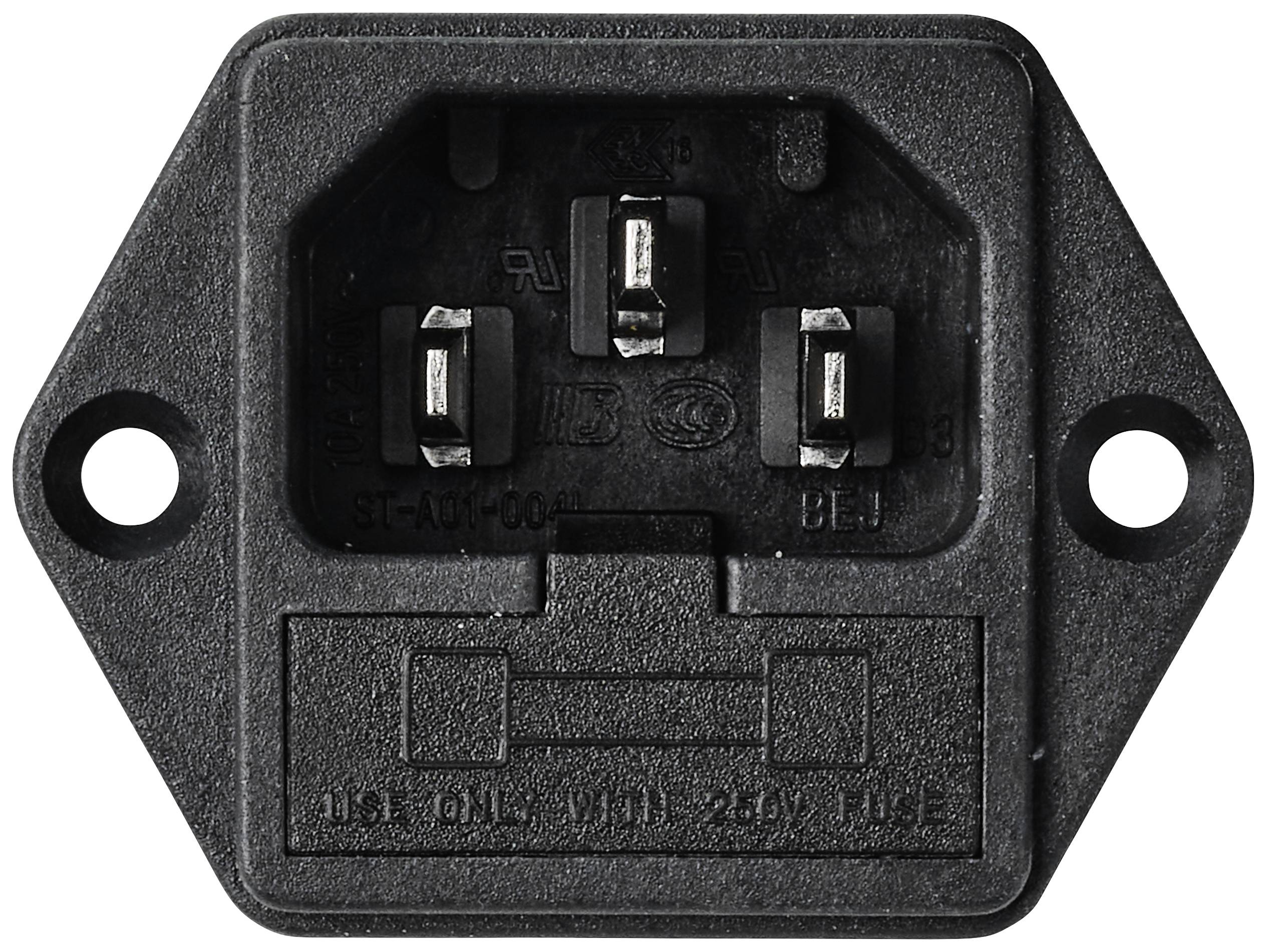 Zwarte IEC-connector met drie metalen pinnen, rechthoekige vorm, geschikt voor het aansluiten van apparaatkabels op elektrische apparaten.