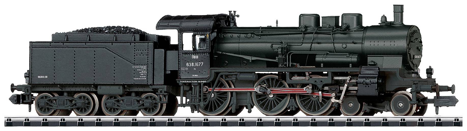 Een zwart model van een stoomlocomotief op rails, gedetailleerd met meerdere wielen en een watertank, zijaanzicht.